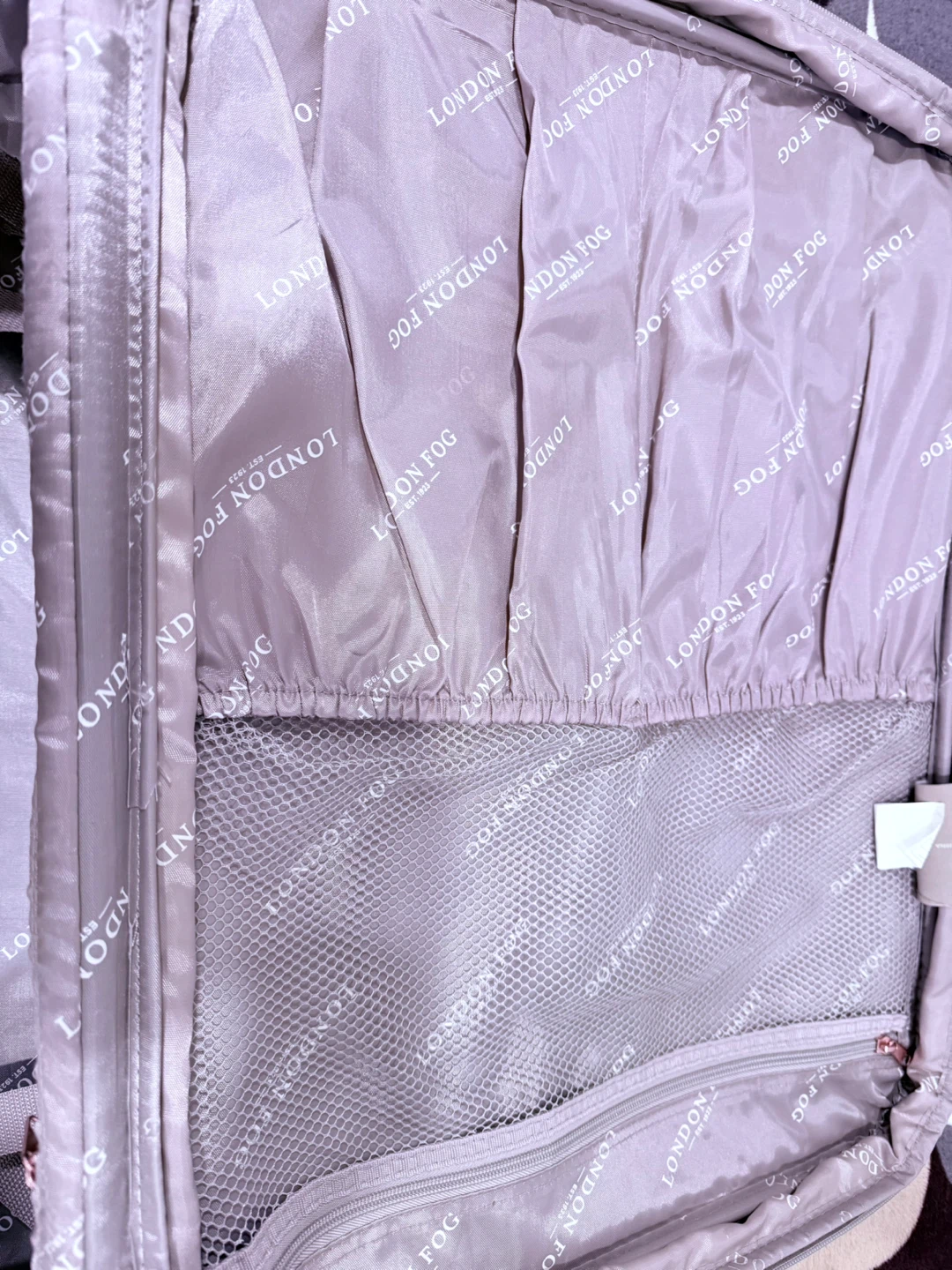 London Fog Chadwell Collection Suitcase - photo 4