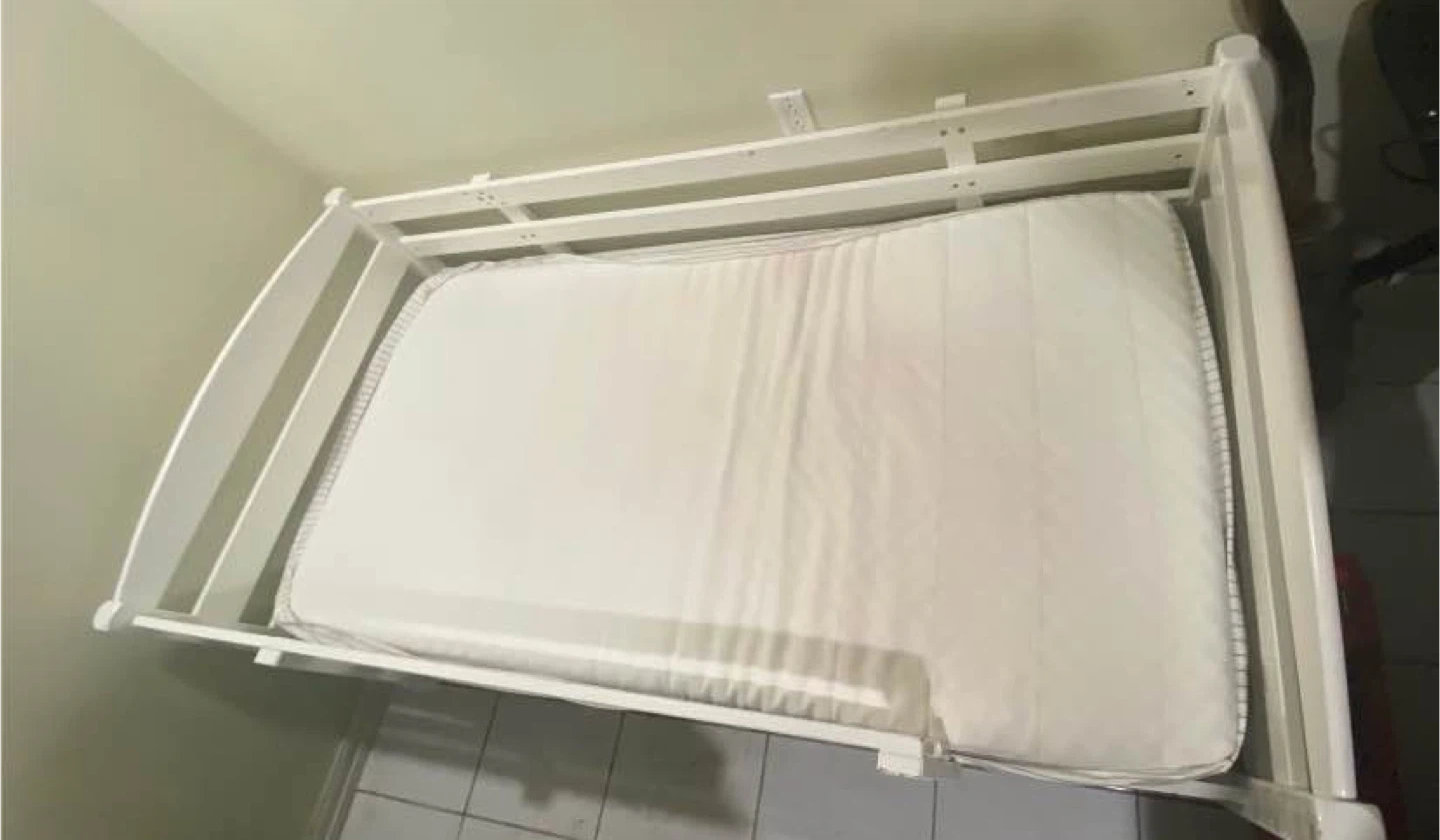 twin bunk bed - photo 4