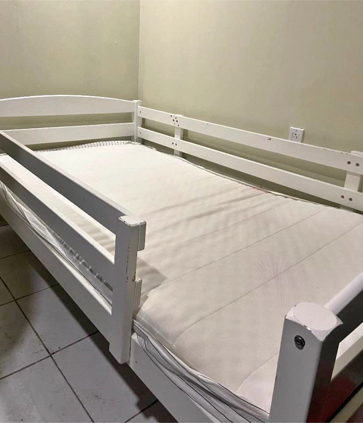 twin bunk bed - photo 2