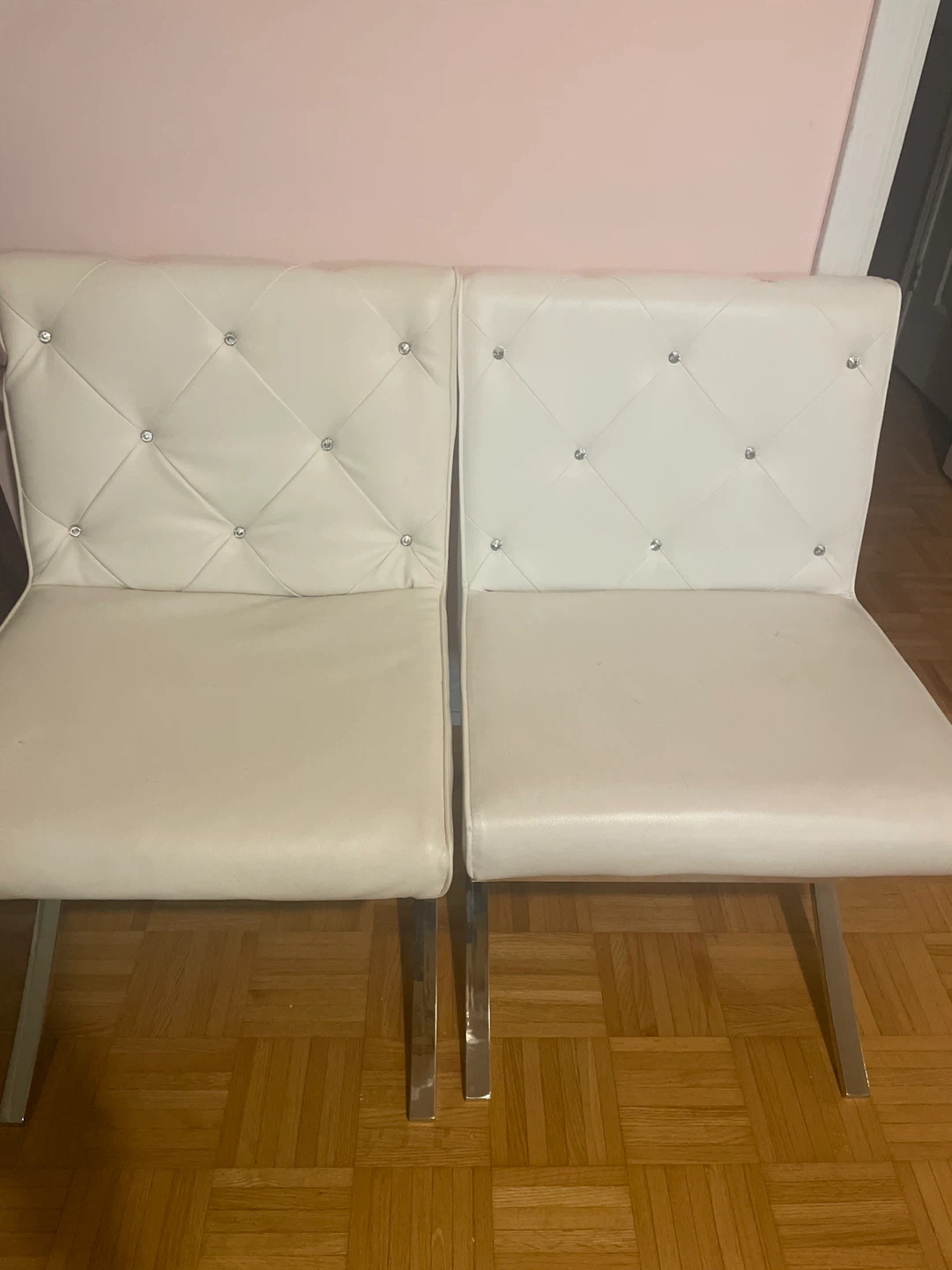 Set of 2 White Tufted Accent Chairs