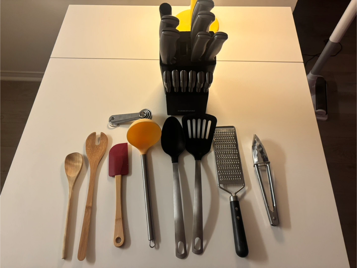 Farberware Knife Block Set with Assorted Kitchen Utensils - photo 2