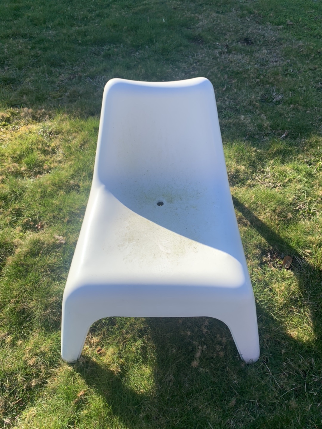 White Plastic Modern Chair 10$each or 2 for 15$ - photo 2