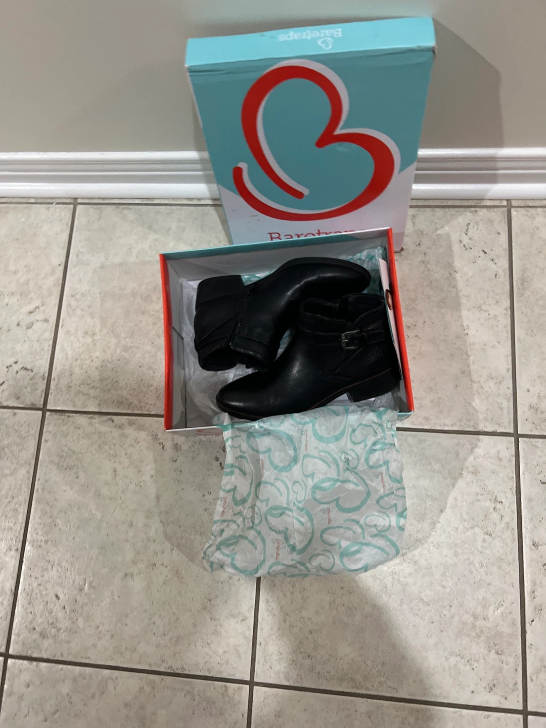 Women’s bear trap boots (worn twice)