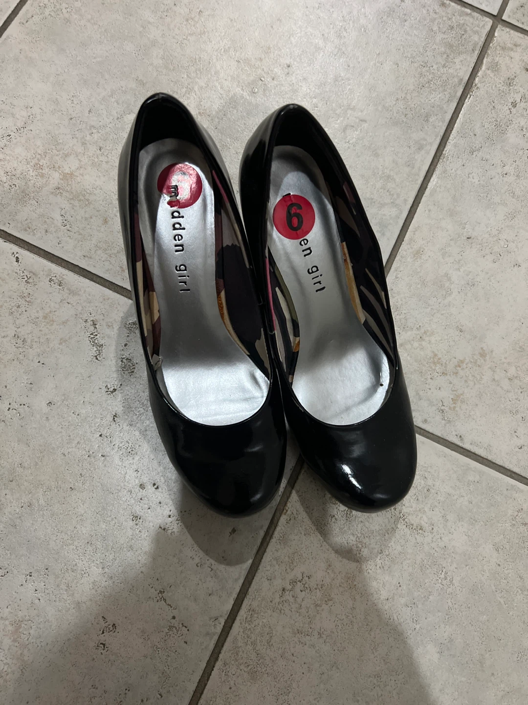Madden Girl Black Patent Heels Size 6 - photo 3