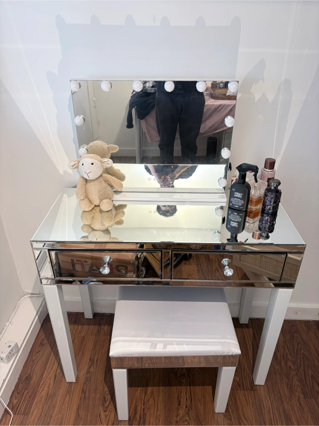 Hollywood Vanity stool and table - photo 2