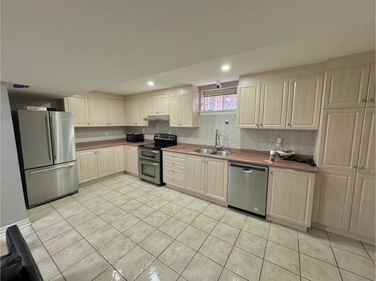 1 BED 1 BATHROOM BASEMENT FOR RENT (Pvt bdrm) - MAPLE, ON - photo 2
