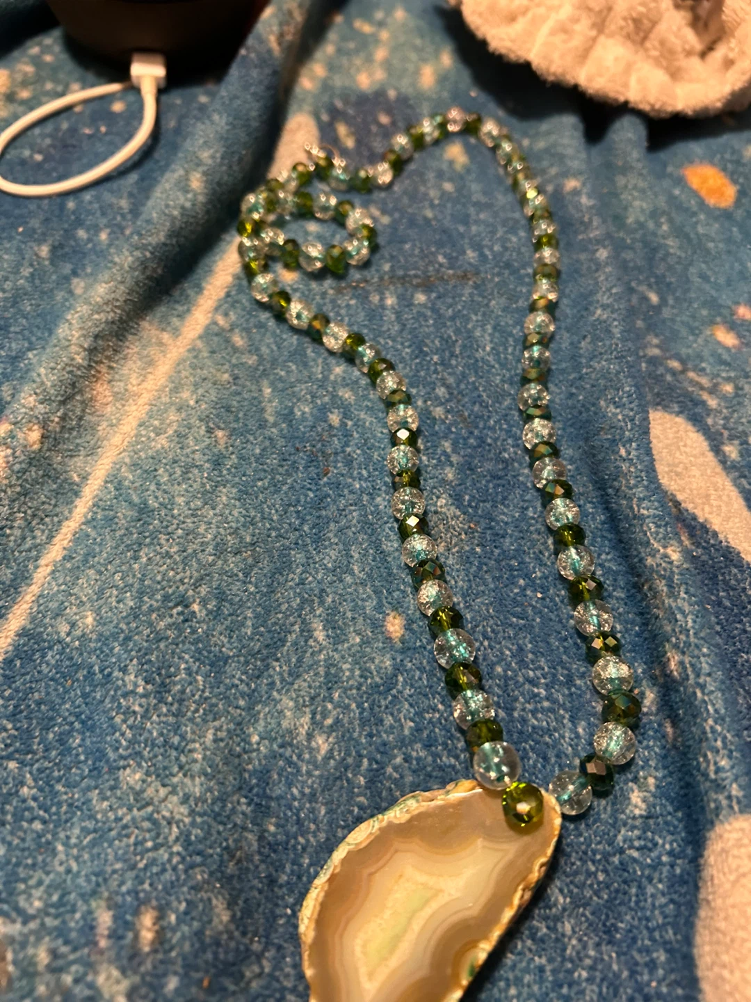Agate Slice Necklace with Green and Clear Beads - photo 2