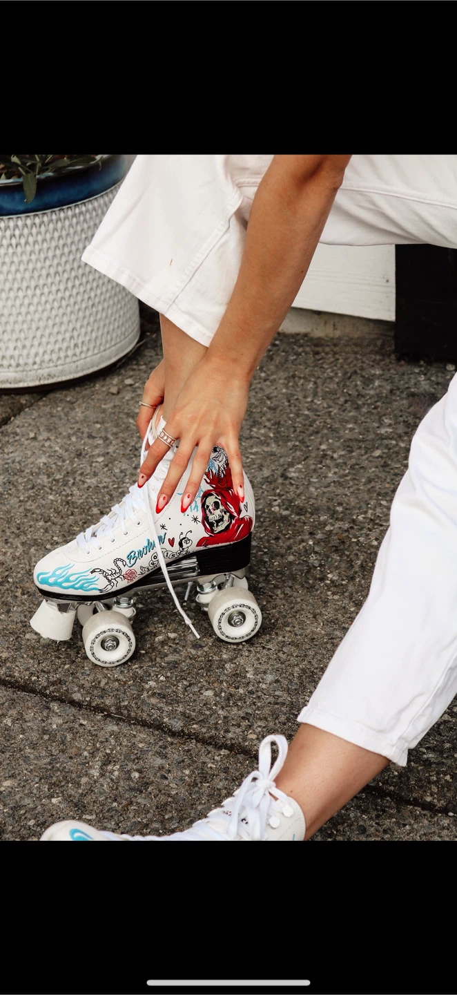 White "Broken Promises" Roller Skates with Tattoo Art - photo 3