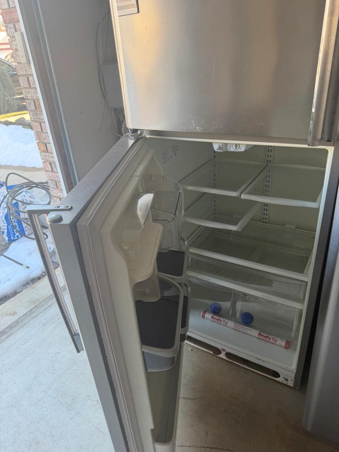 Frigidaire Refrigerator - photo 3
