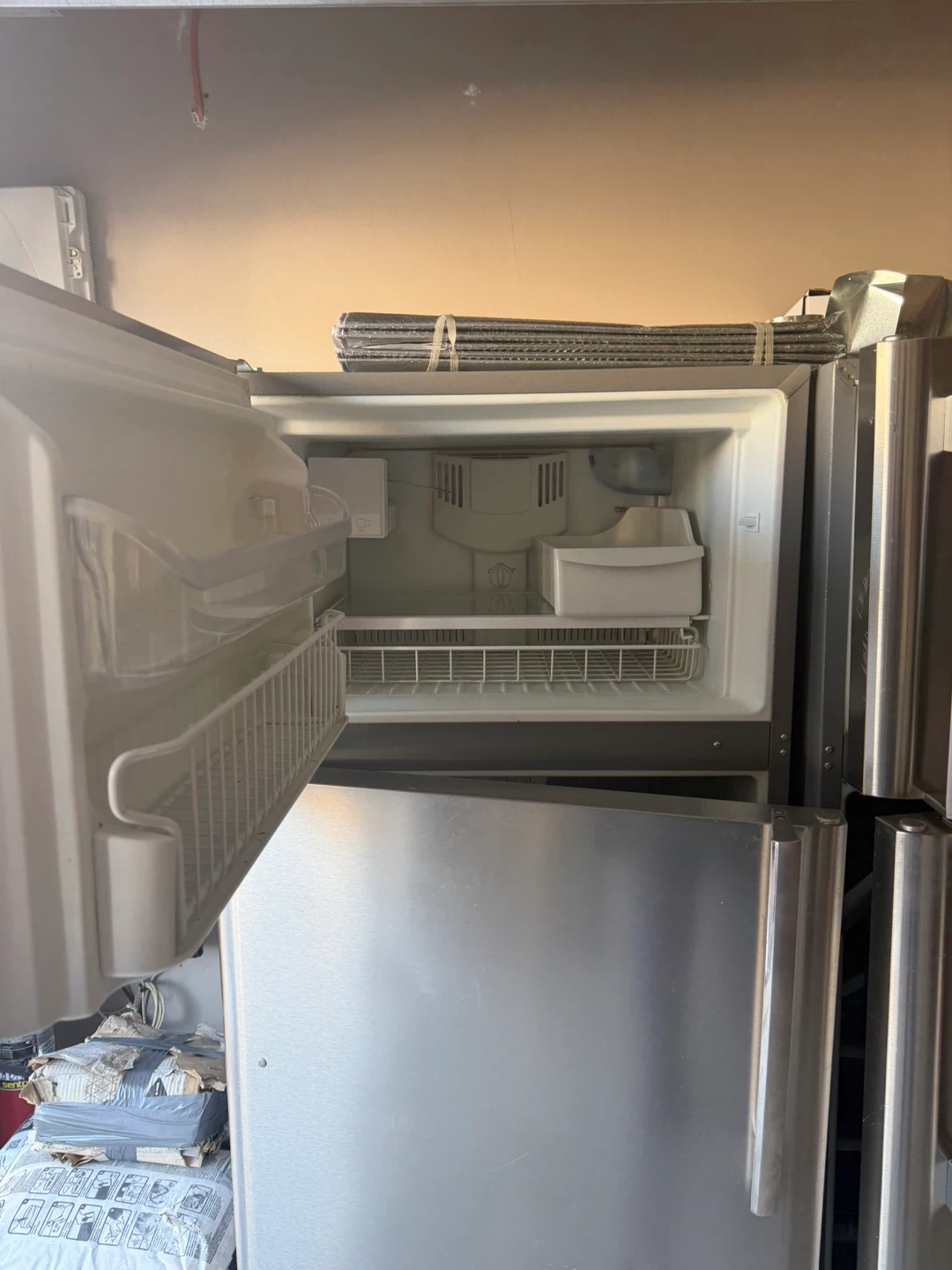 Frigidaire Refrigerator - photo 2