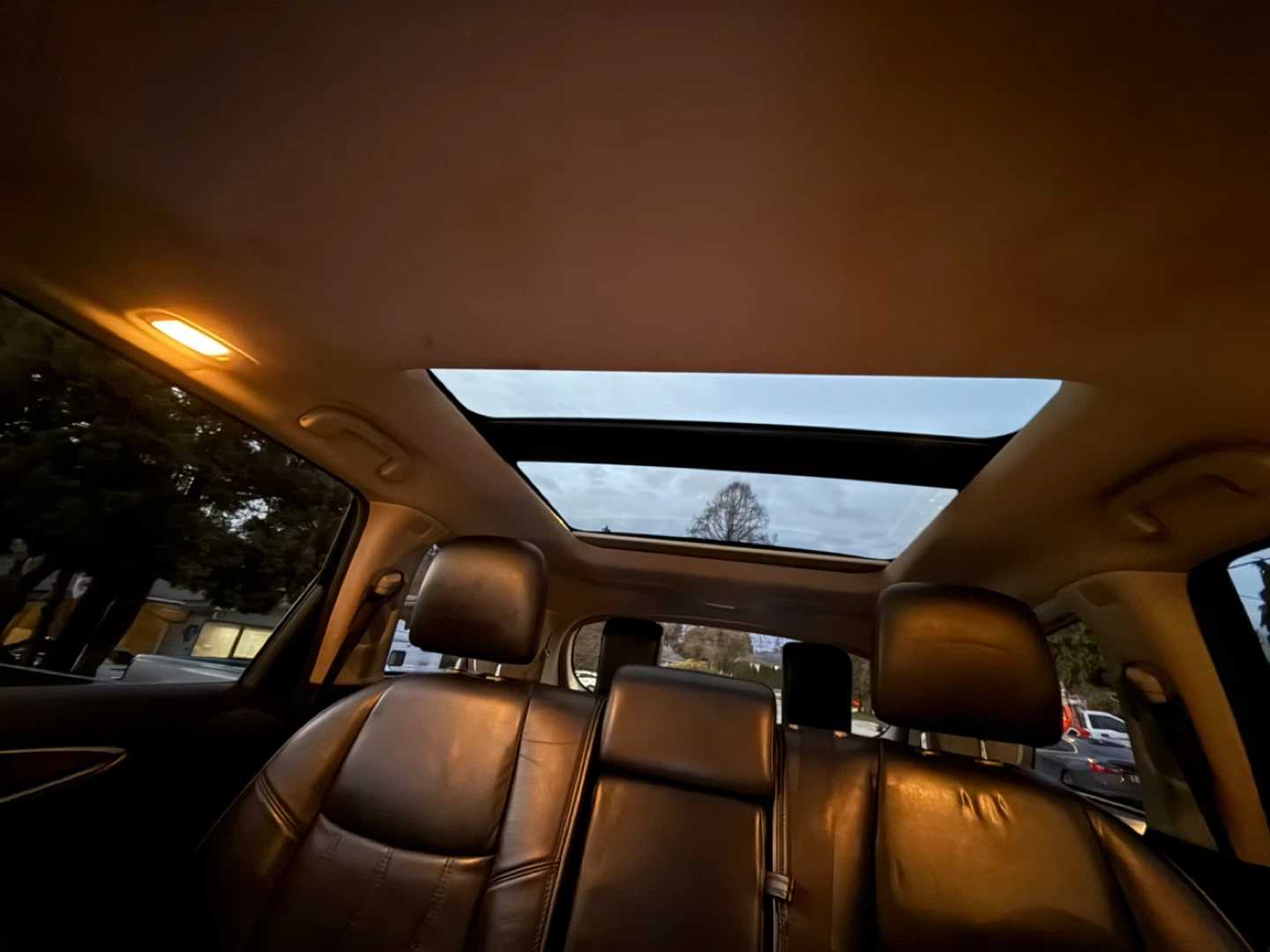 Silver Infiniti SUV - photo 4
