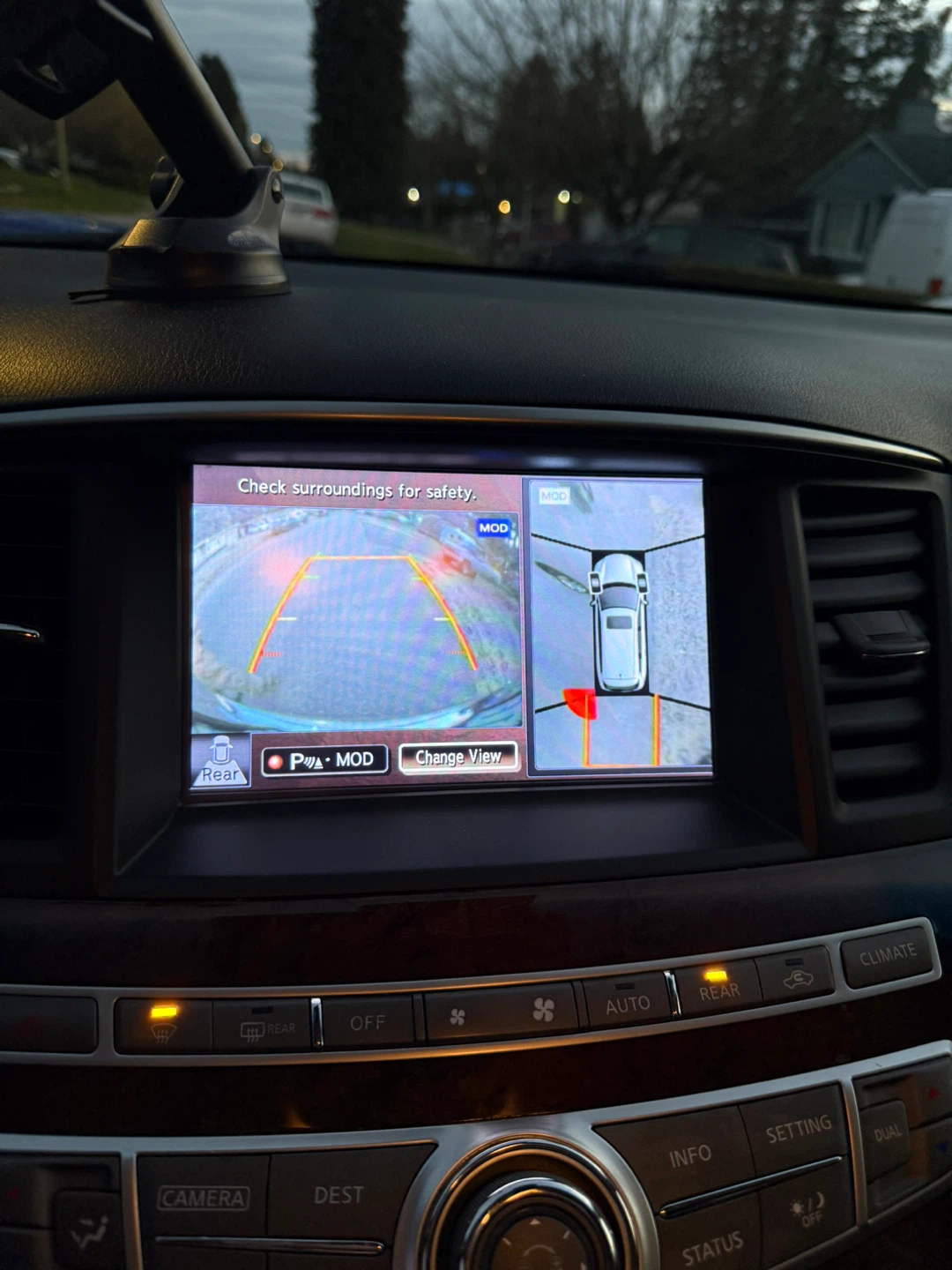 Silver Infiniti SUV - photo 5