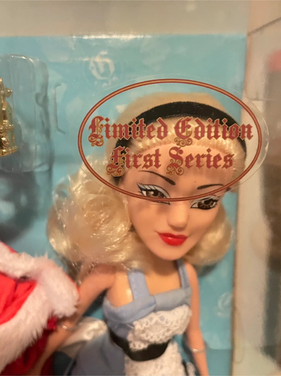 *NEW IN BOX* Limited Edition Gwen Stefani "Tick Tock Gwen" Doll - photo 4