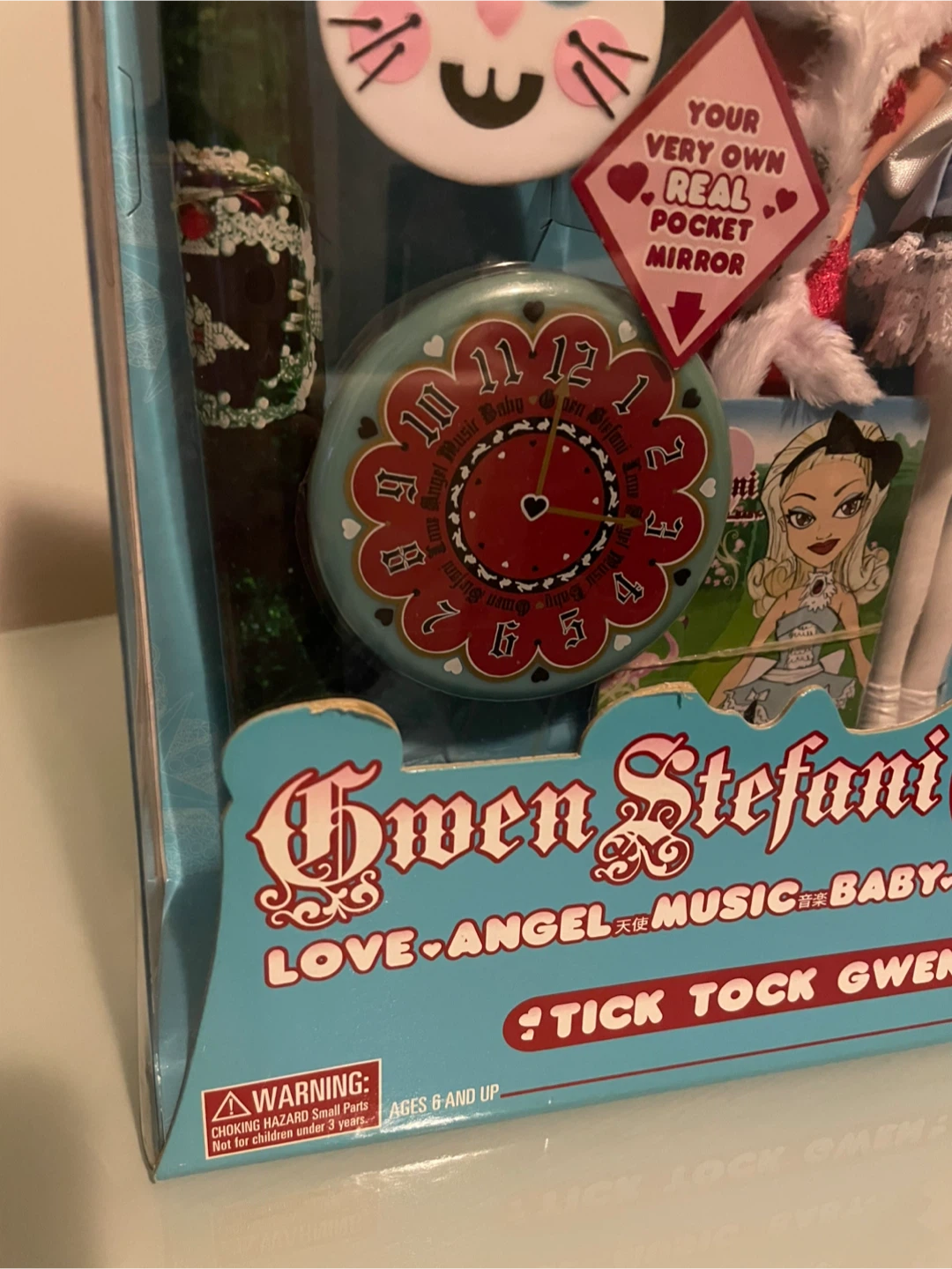 *NEW IN BOX* Limited Edition Gwen Stefani "Tick Tock Gwen" Doll - photo 5