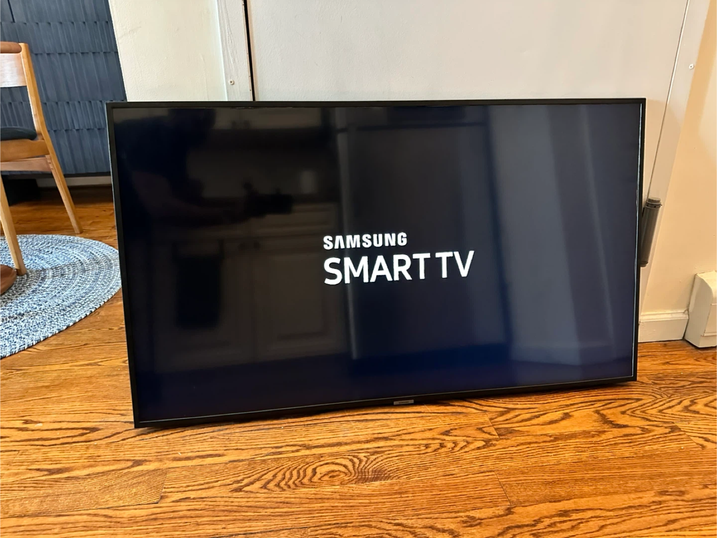 Selling Samsung 50" Class RU7100 Smart 4K UHD TV (2019)