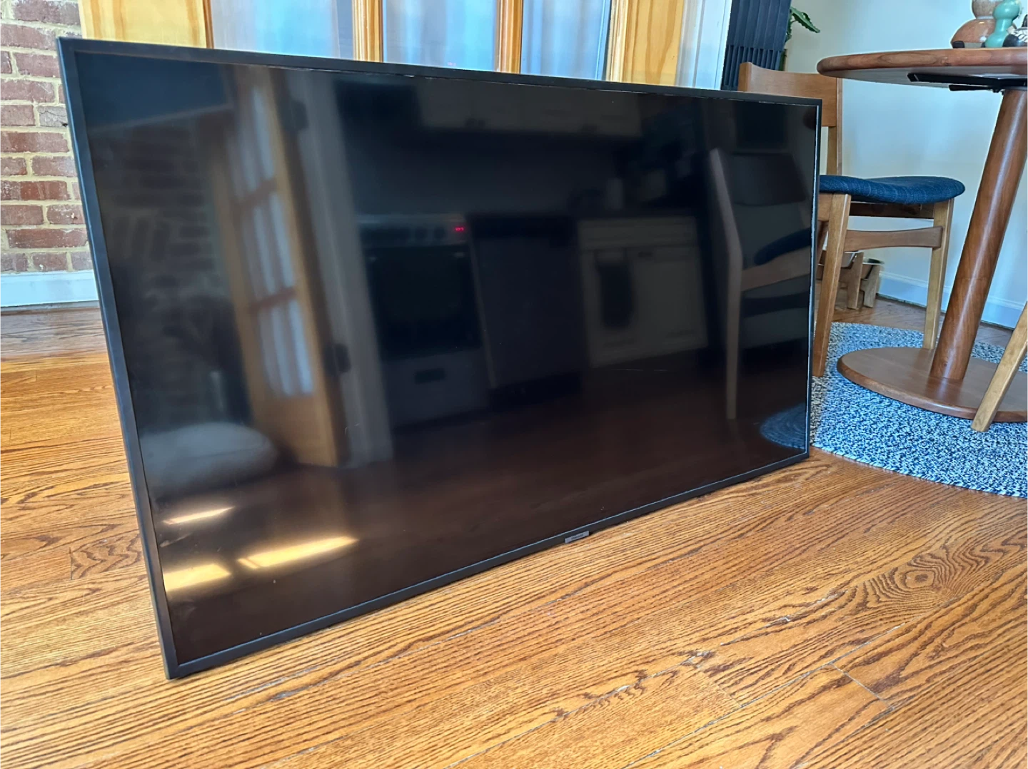Selling Samsung 50" Class RU7100 Smart 4K UHD TV (2019) - photo 3