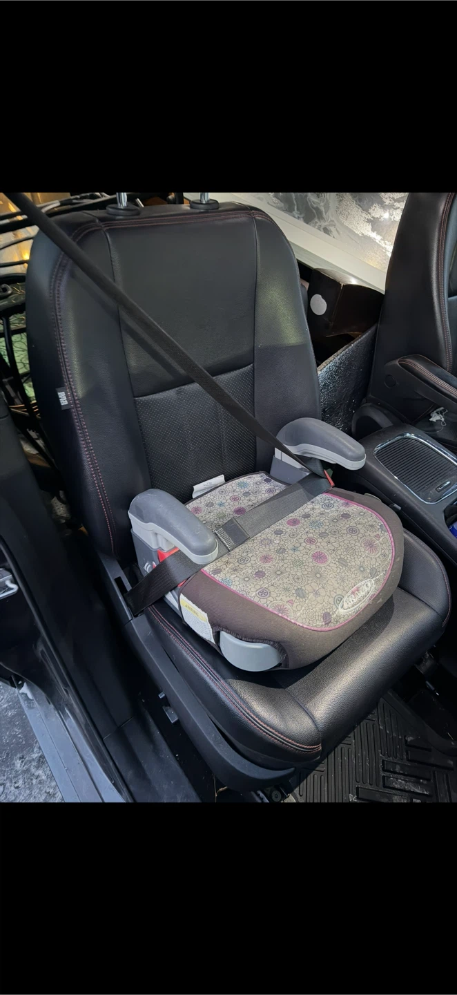 Graco Booster Carseat - photo 5