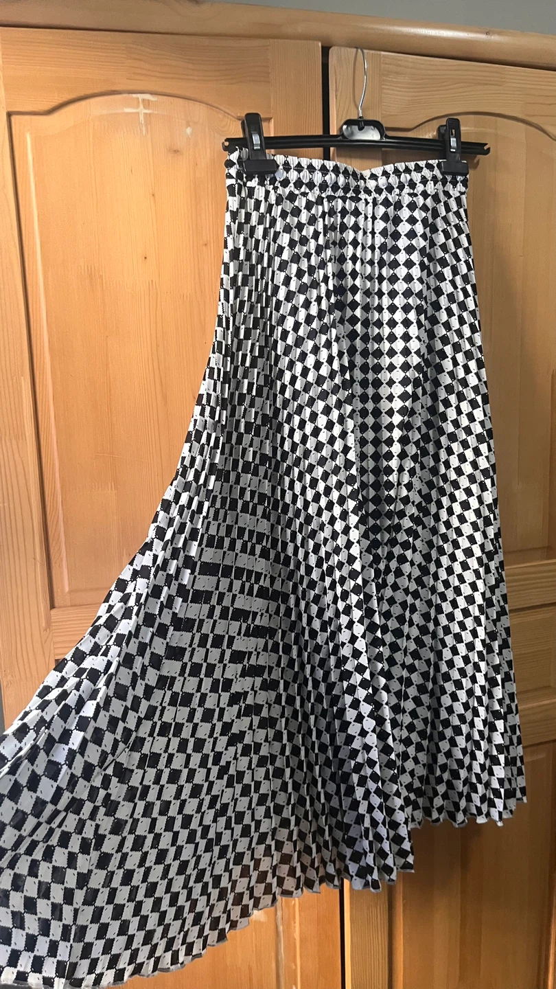 Ginger Pleated Skirt - Black & White Checkered Pattern