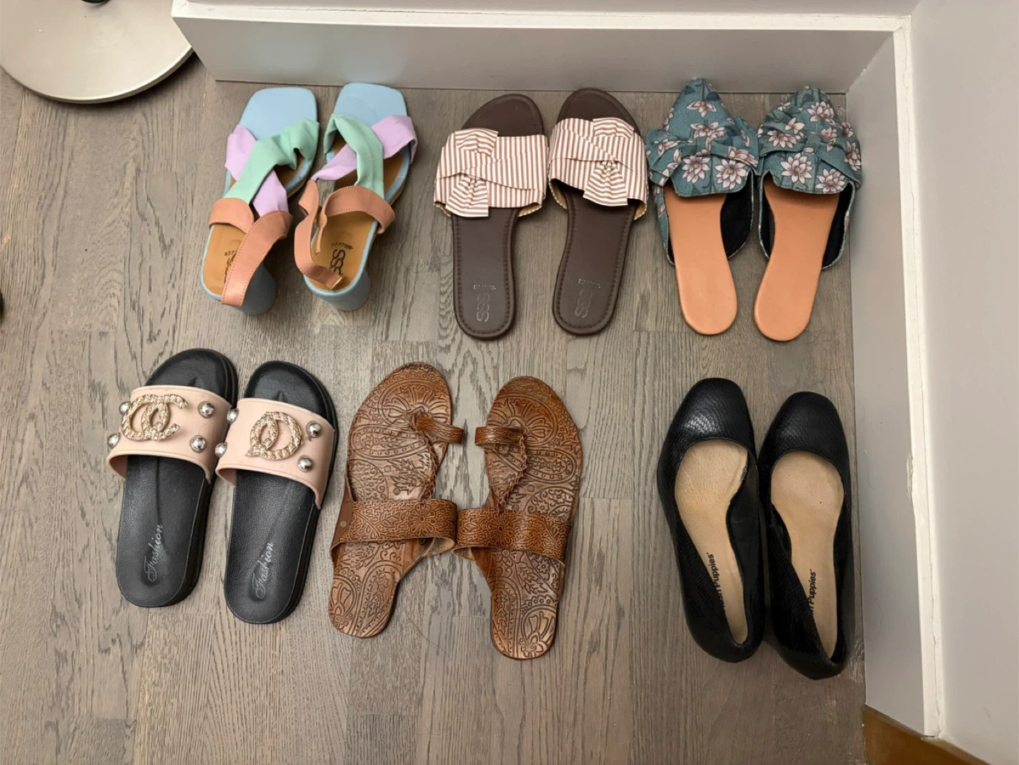 Assorted Women's Sandals and Flats- Brand new- Moving Out Sale - photo 3