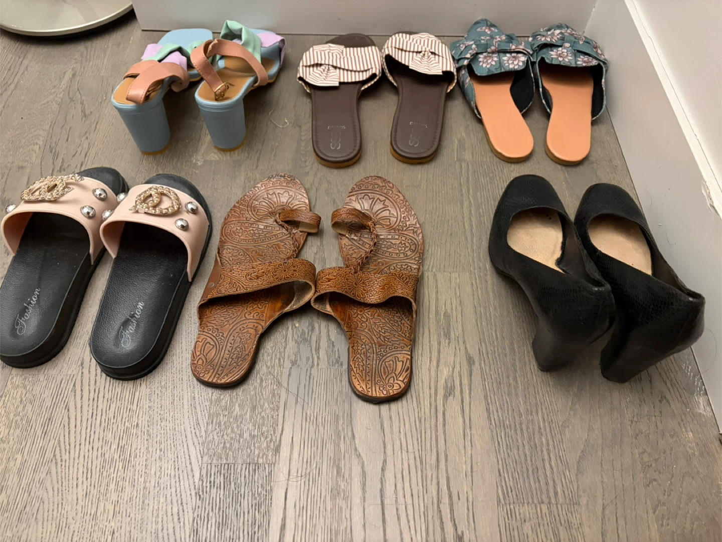 Assorted Women's Sandals and Flats- Brand new- Moving Out Sale - photo 2