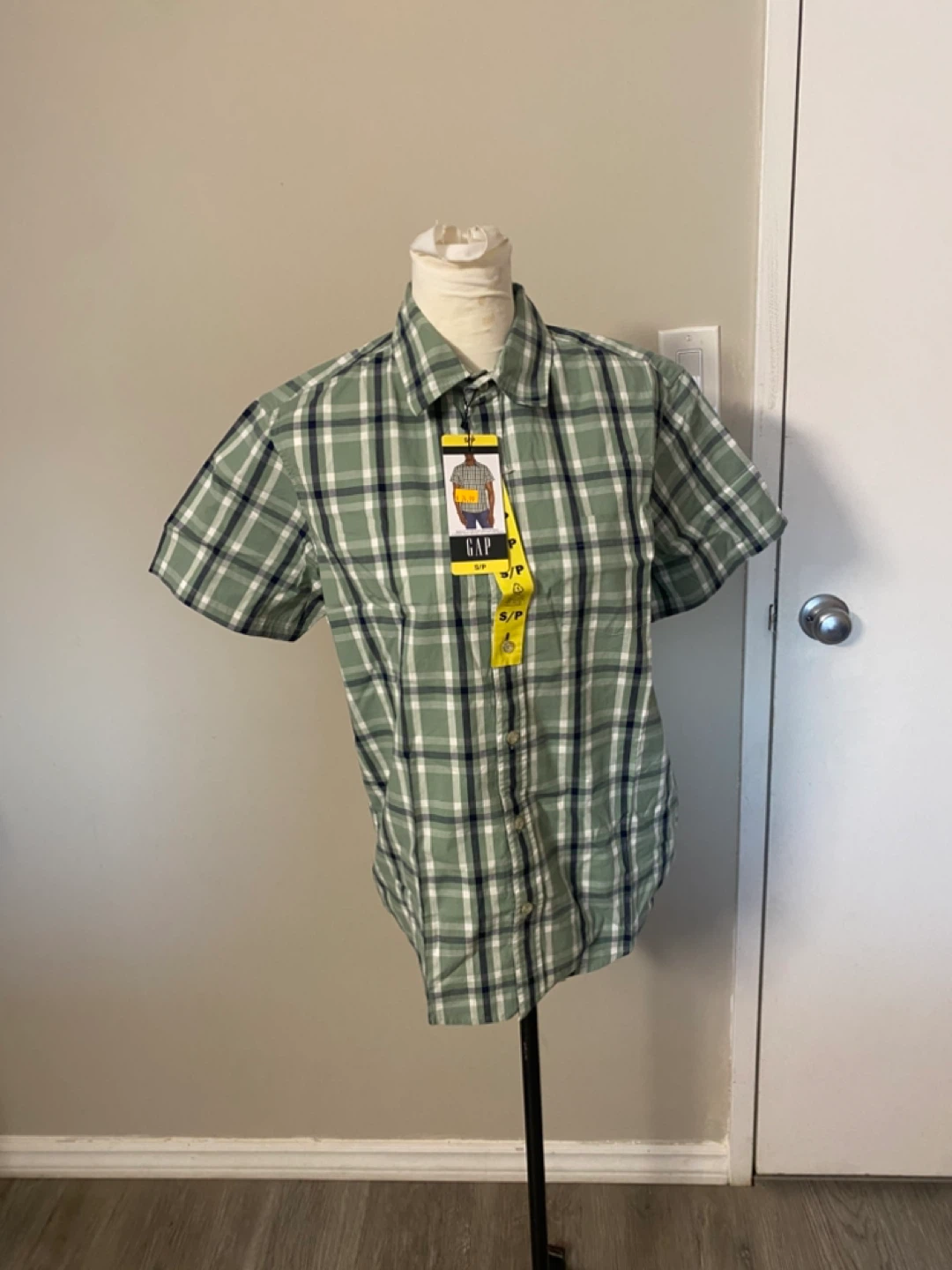 BNWT GAP Plaid Short Sleeve Shirt