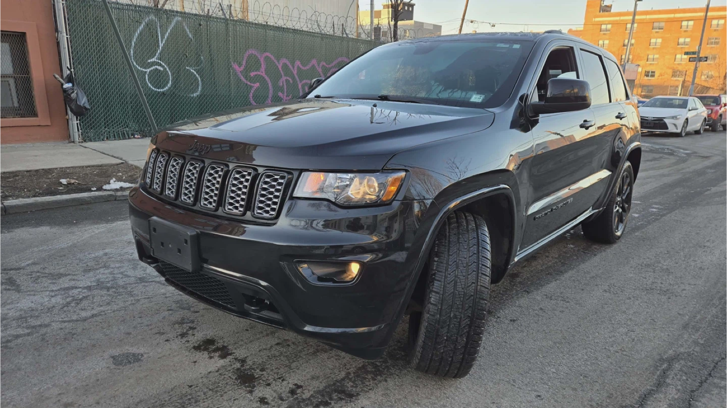 Black Jeep Grand Cherokee