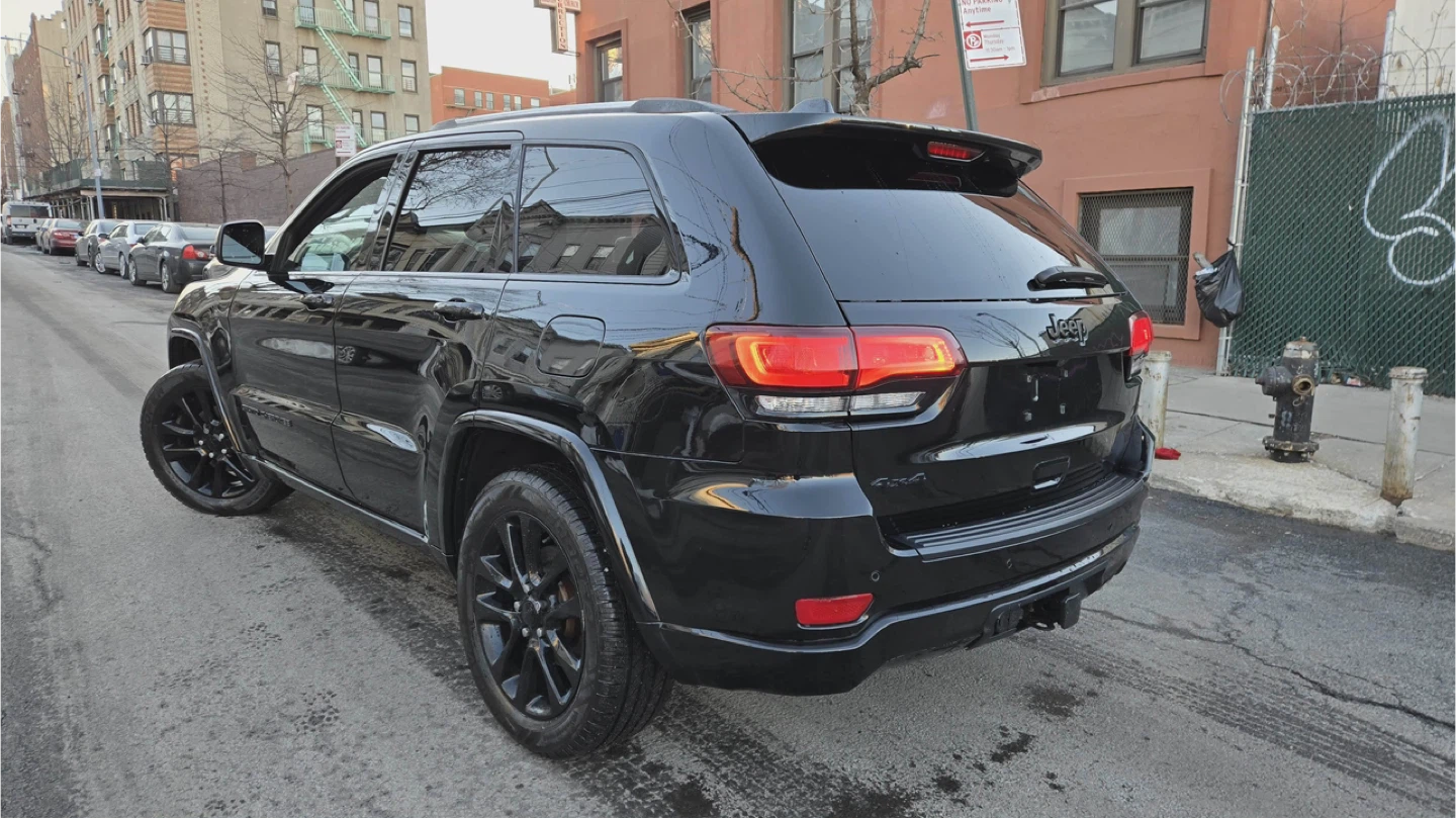 Black Jeep Grand Cherokee - photo 2