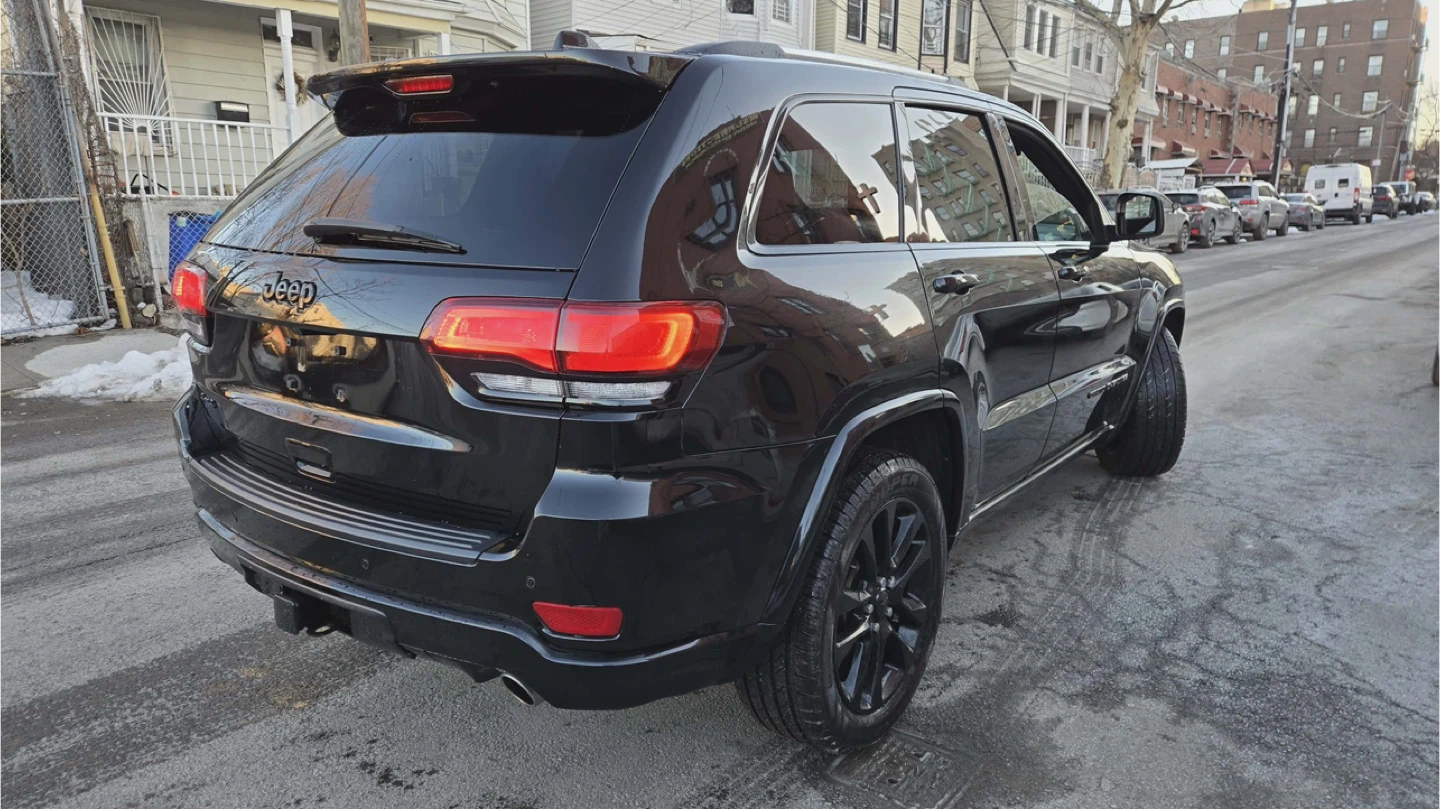 Black Jeep Grand Cherokee - photo 3