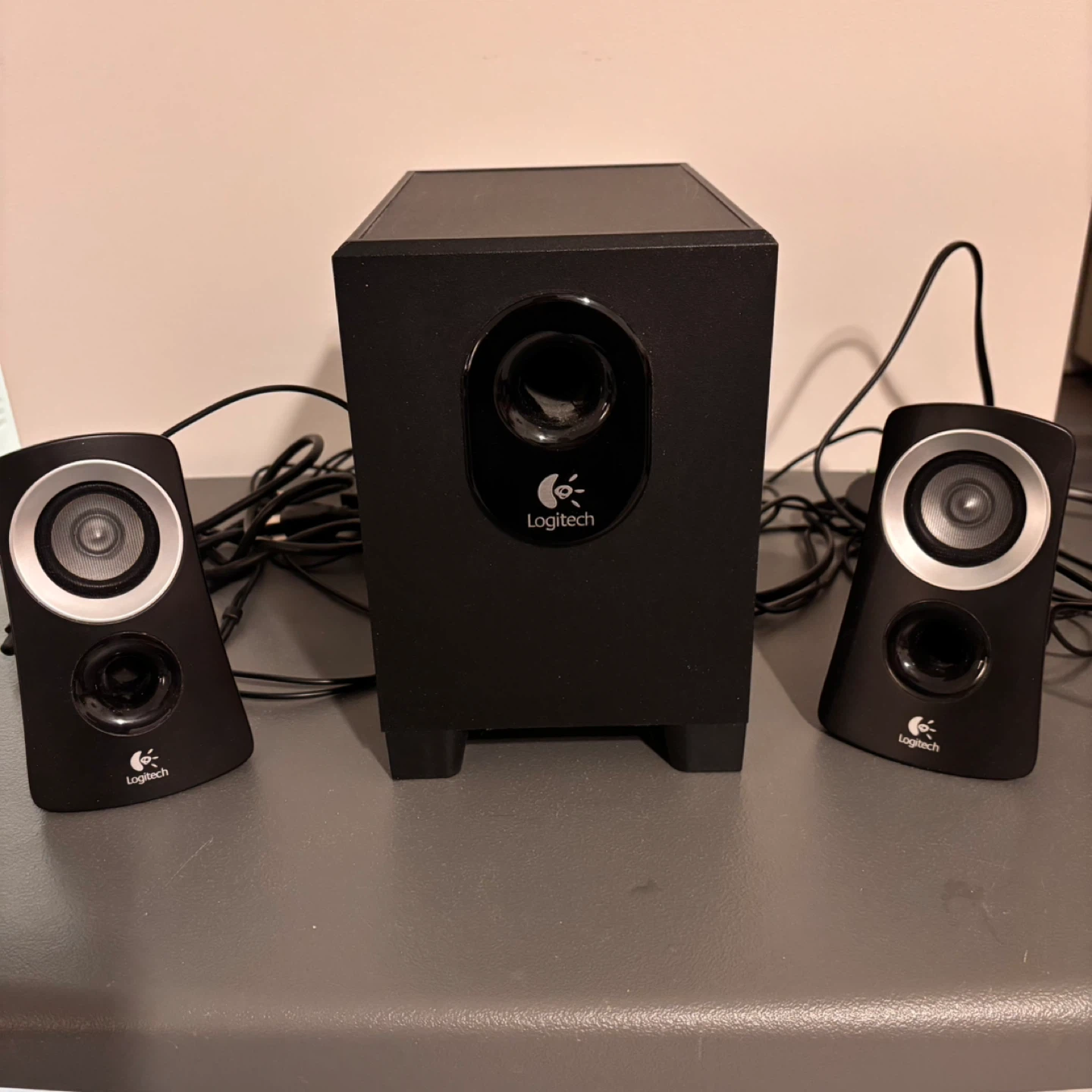 Logitech Z313 2.1 Multimedia Speaker System with Subwoofer - photo 2