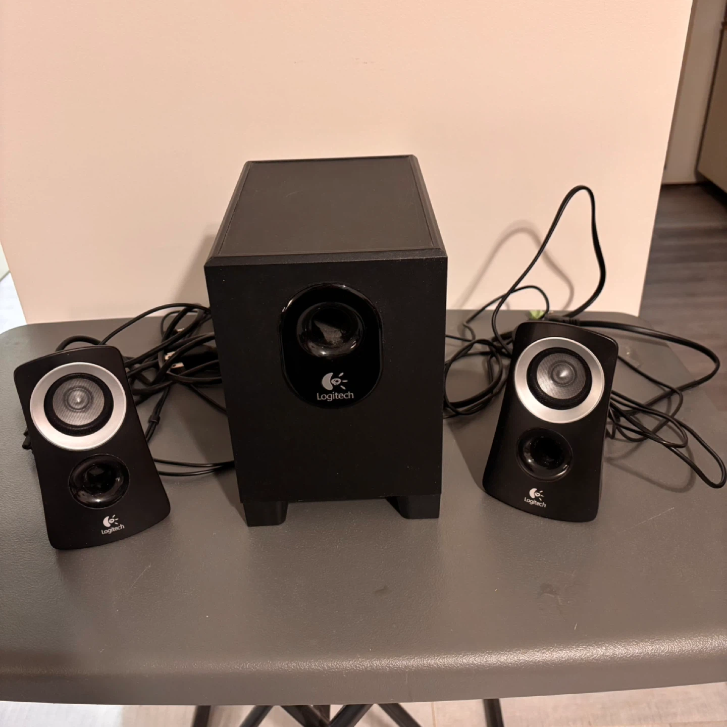 Logitech Z313 2.1 Multimedia Speaker System with Subwoofer