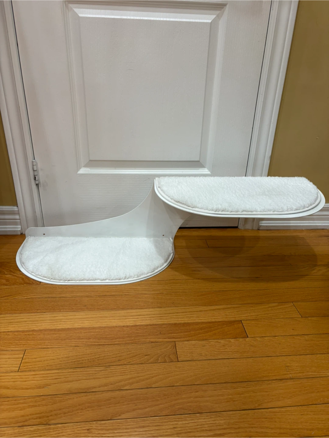 Lot 2 The Refined Feline, Cat Clouds Cat Shelf, White