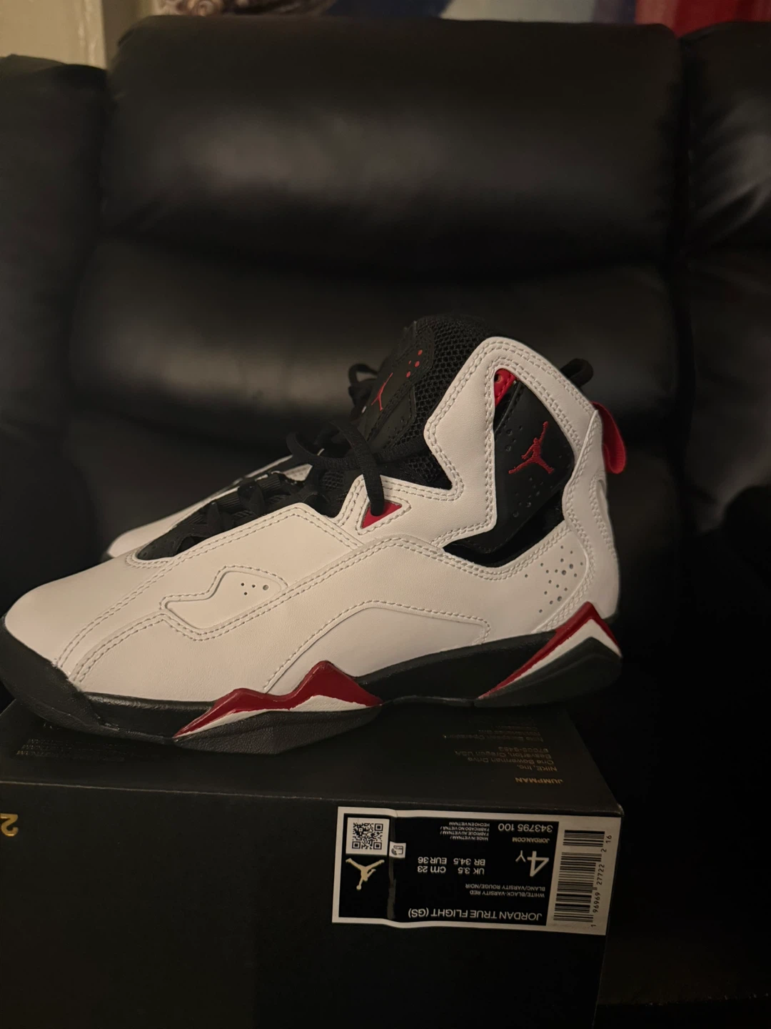 Jordan True Flight GS White Red Basketball Shoes Size 4Y