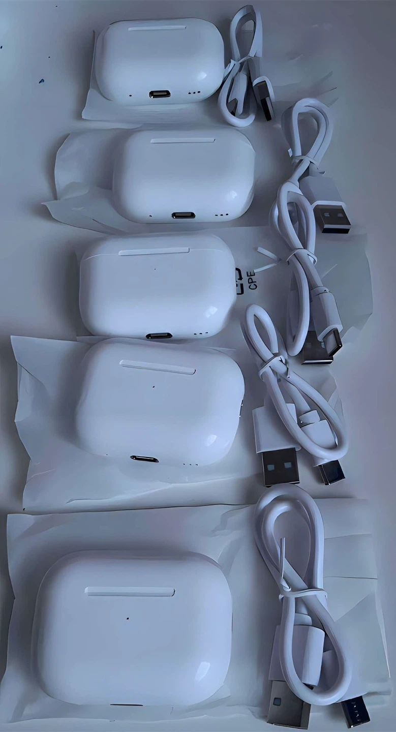 White Earbud Charging Cases with USB-C Cables (5 Pack)