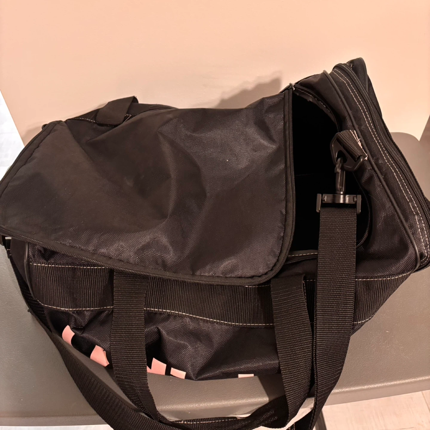 Adidas Duffel Bag GUC - photo 2