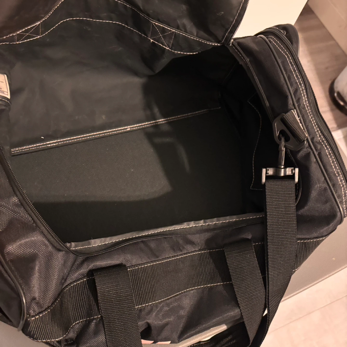Adidas Duffel Bag GUC - photo 3