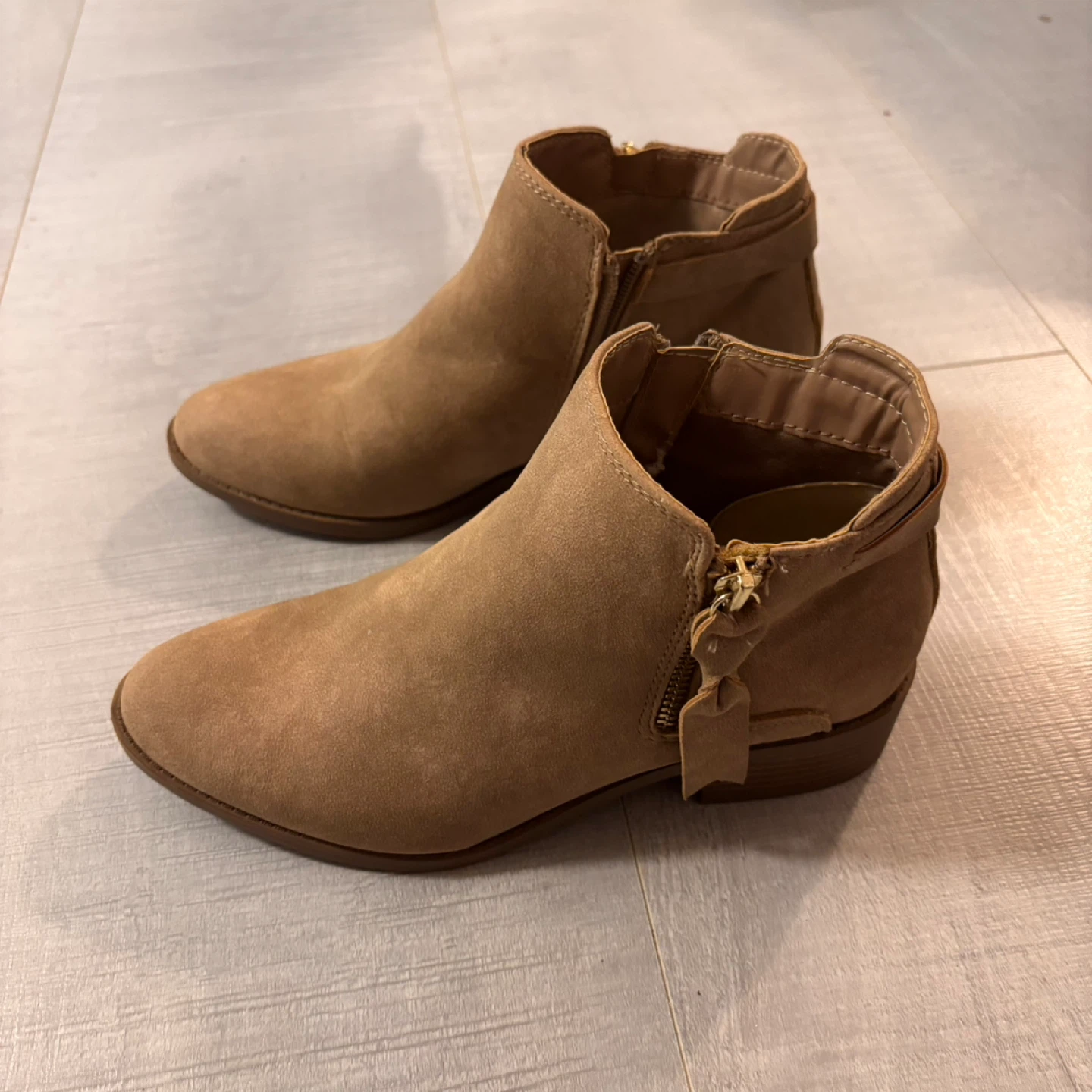 New Expression Tan Suede Ankle Boots Size 6 - photo 3