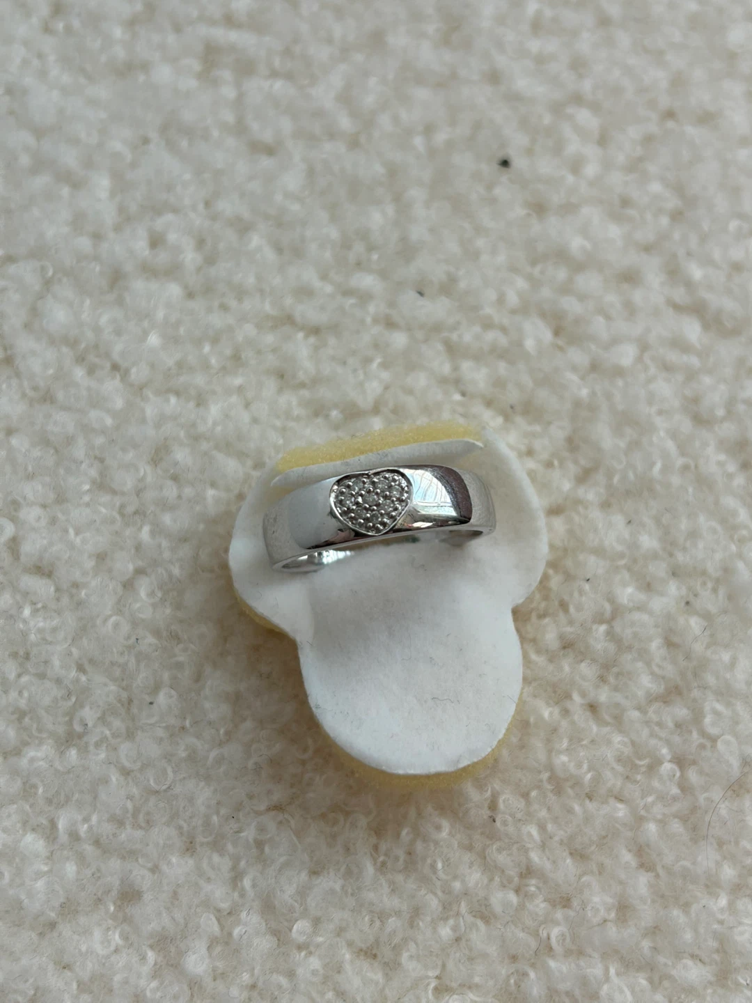 14k White gold ring real tiny diamonds in heart