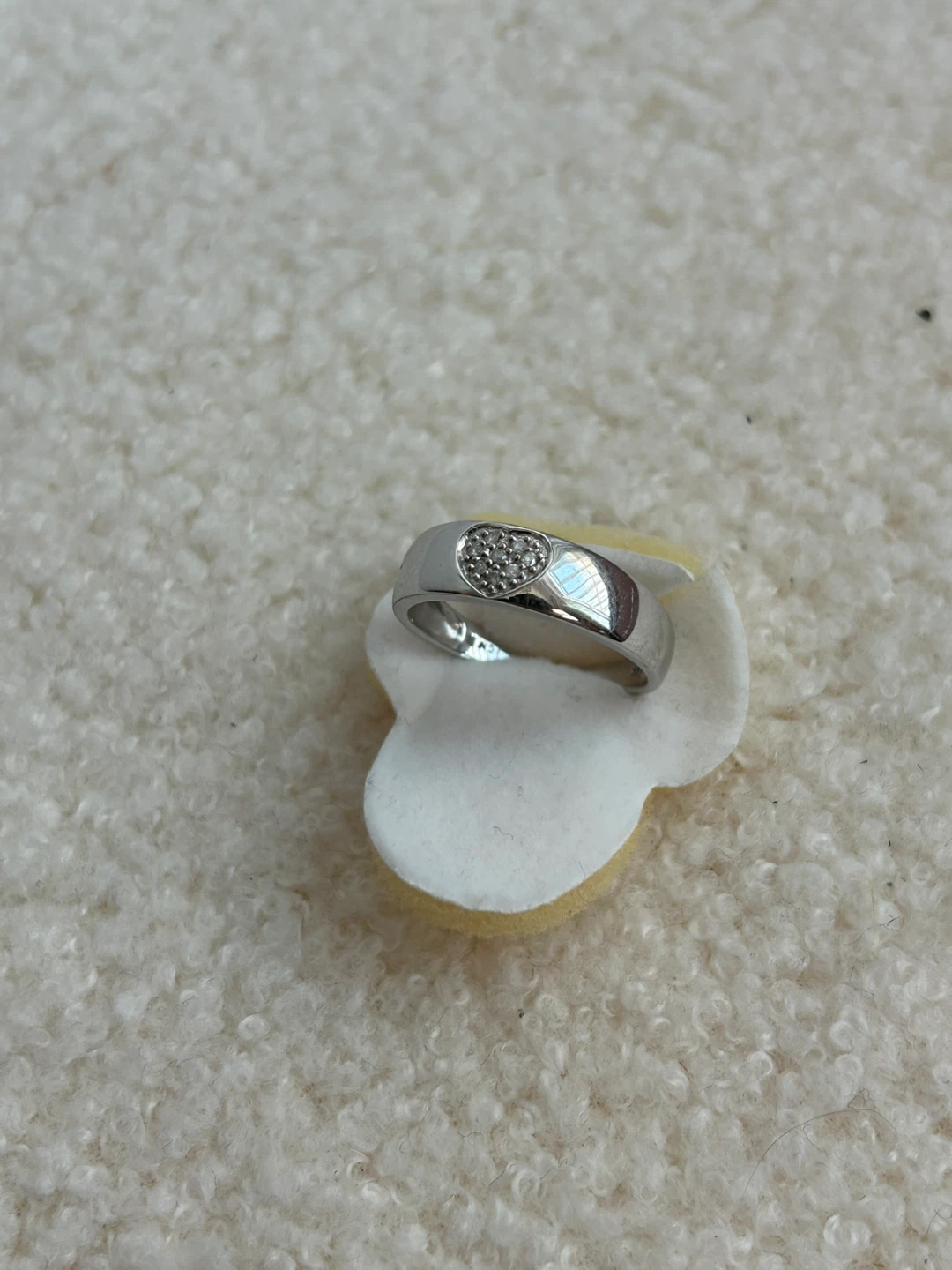 14k White gold ring real tiny diamonds in heart - photo 3