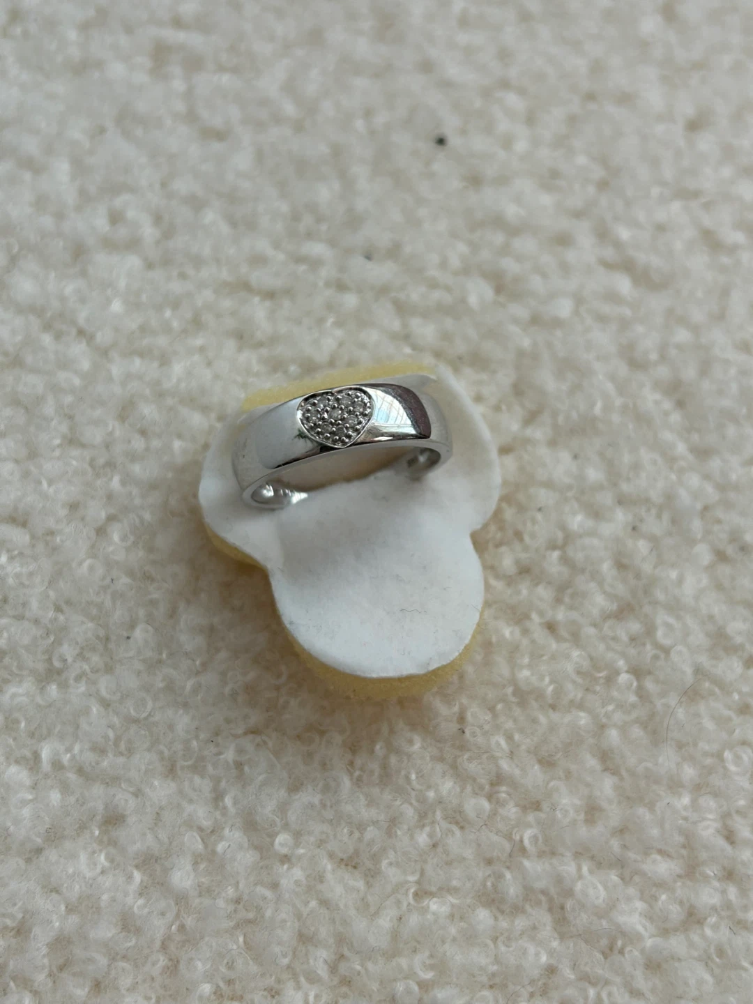 14k White gold ring real tiny diamonds in heart - photo 2