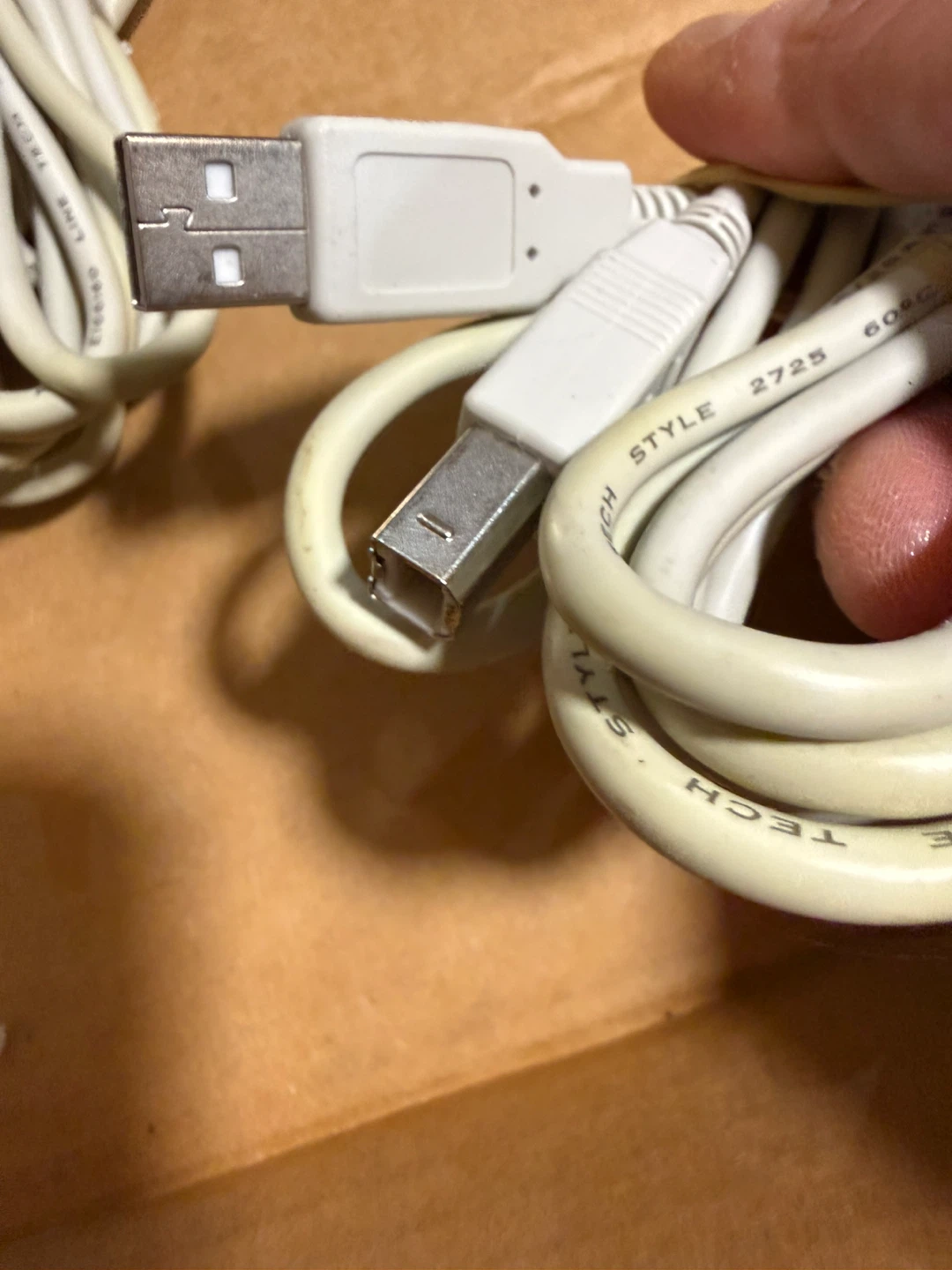 2 White USB Cables 🧡 - photo 2