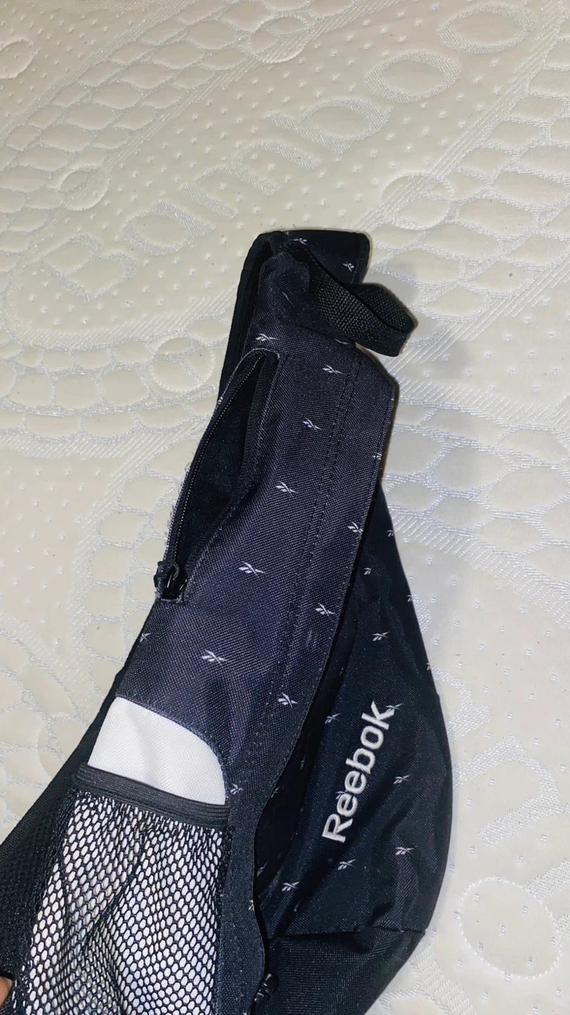 🧡 Reebok Black Sling Bag, bought for my son but not used.