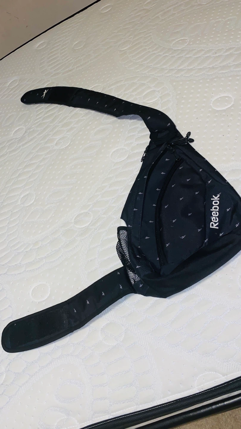 🧡 Reebok Black Sling Bag, bought for my son but not used. - photo 3