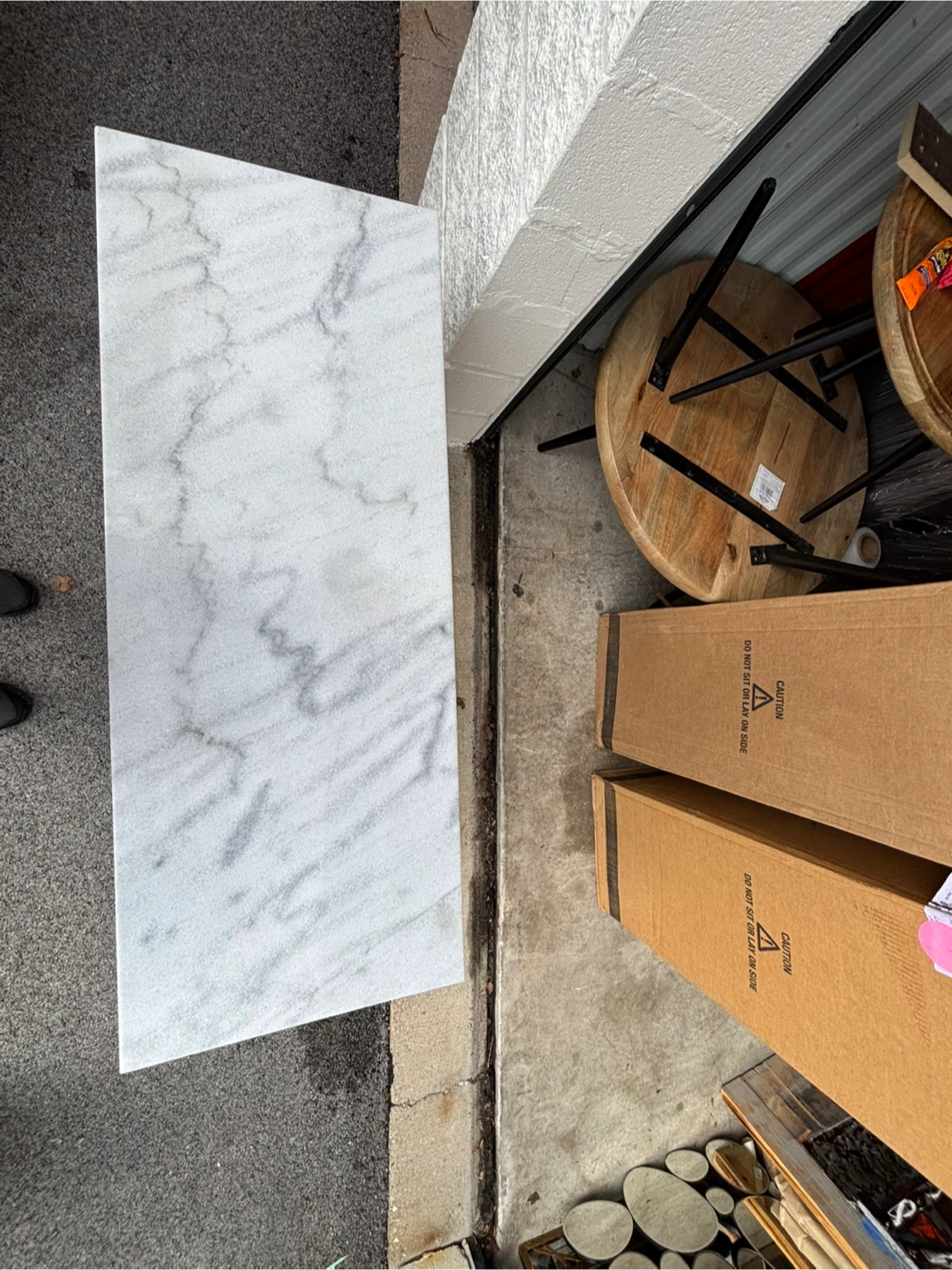 Real whit Marble Top Console Table with Gold Legs - photo 3