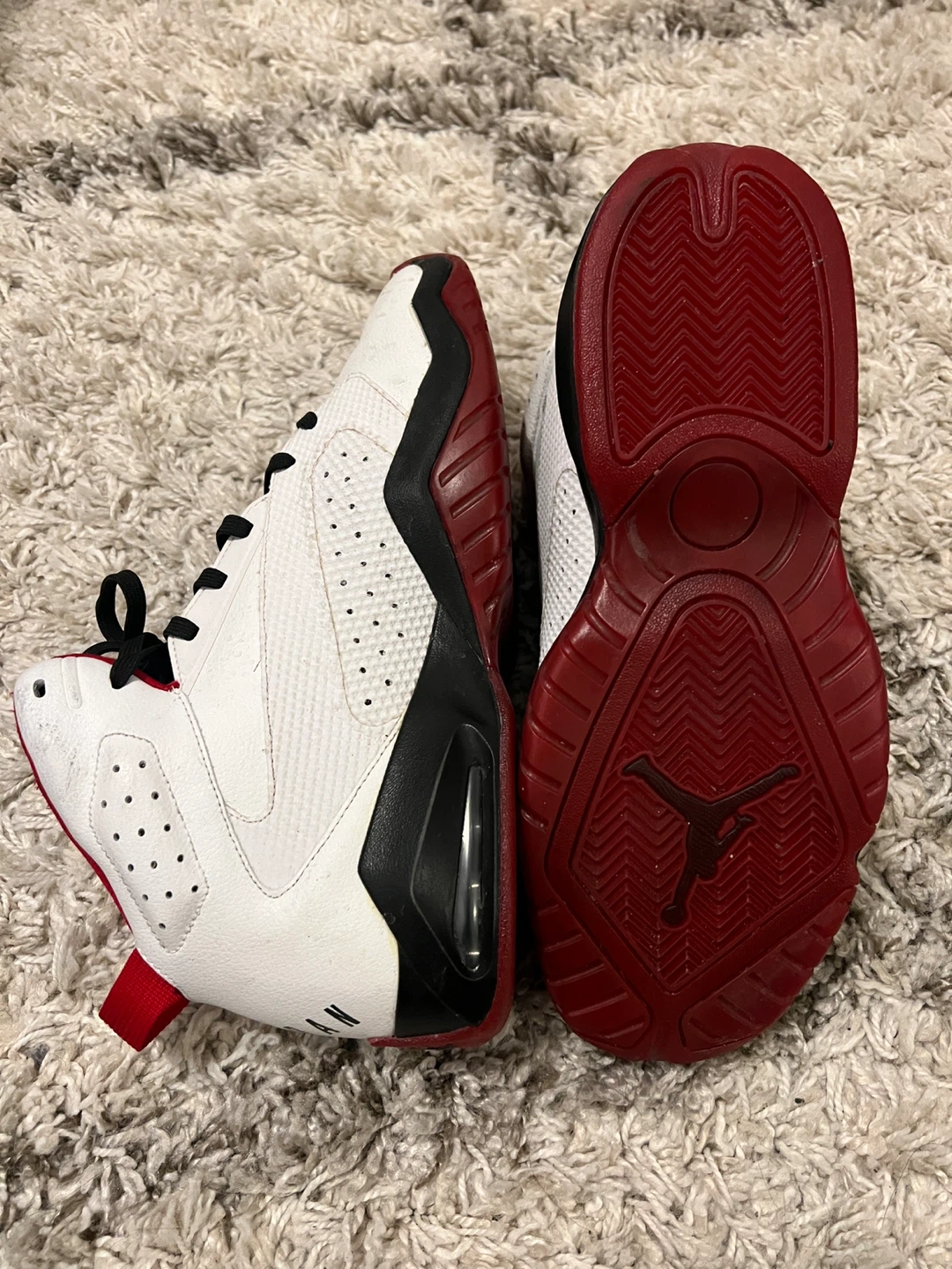 Jordan Men's Basketball Shoes White Red Black Size 12 - photo 3