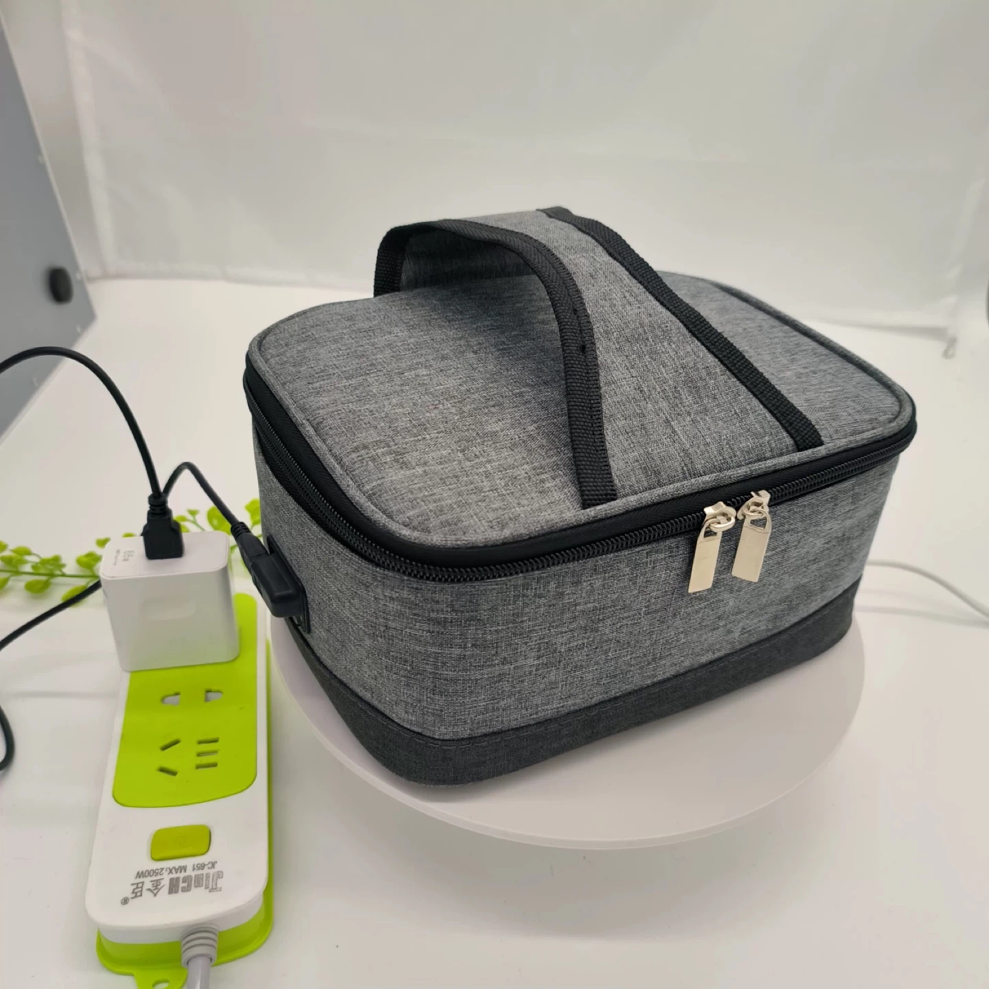 Grey Insulated Lunch Bag with USB Heating - photo 4