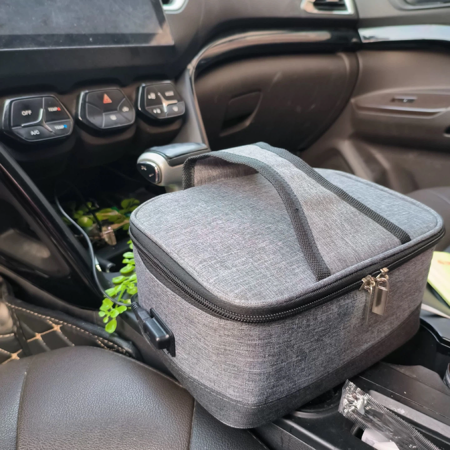Grey Insulated Lunch Bag with USB Heating - photo 5