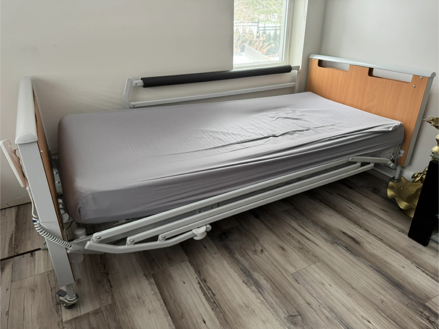 Invacare Hospital Bed - photo 2