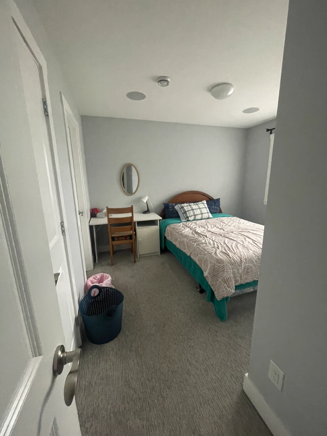 Private room with bathroom attached for rent - photo 2