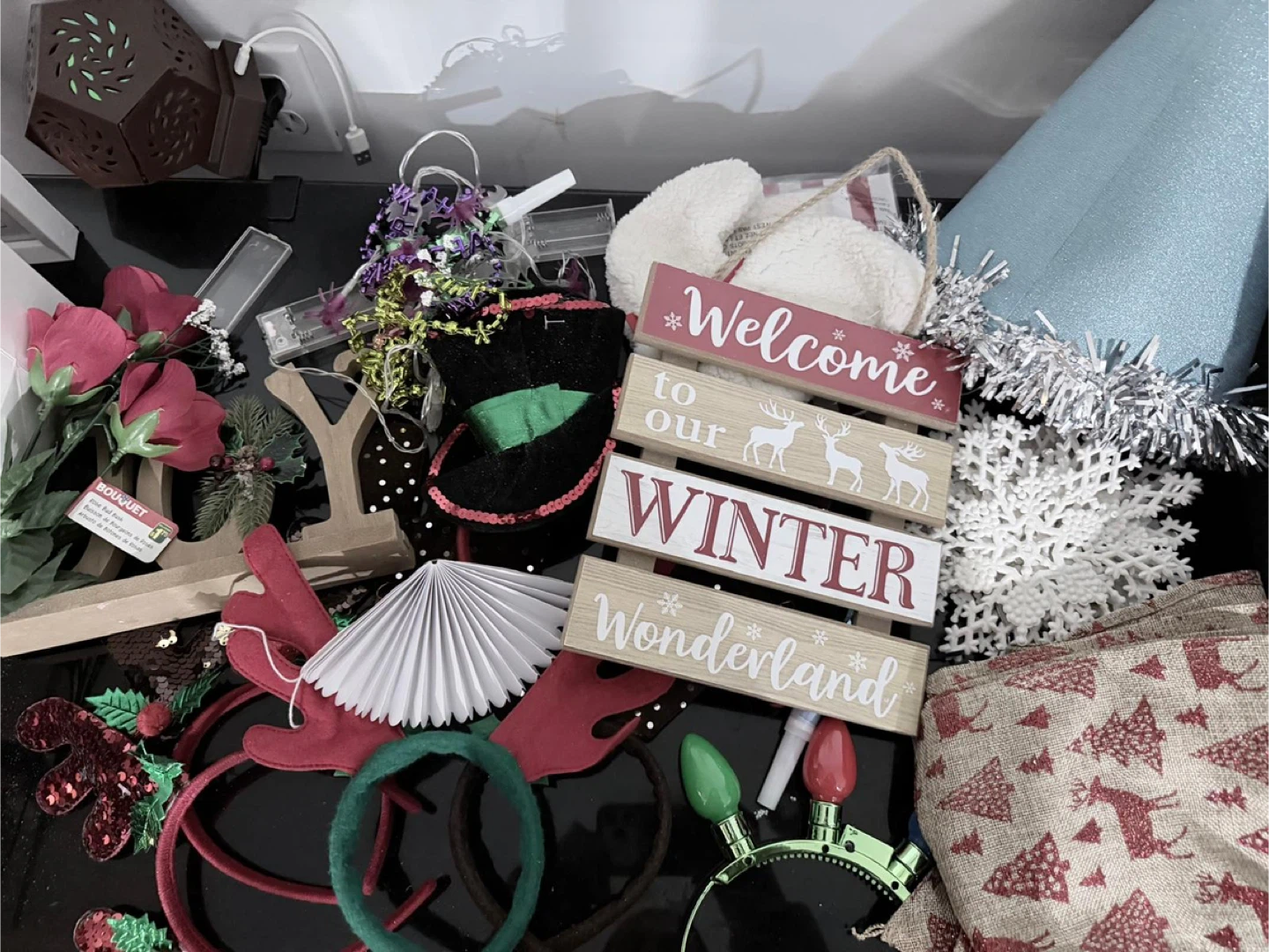 Winter Wonderland Welcome Sign and Holiday Decor Bundle