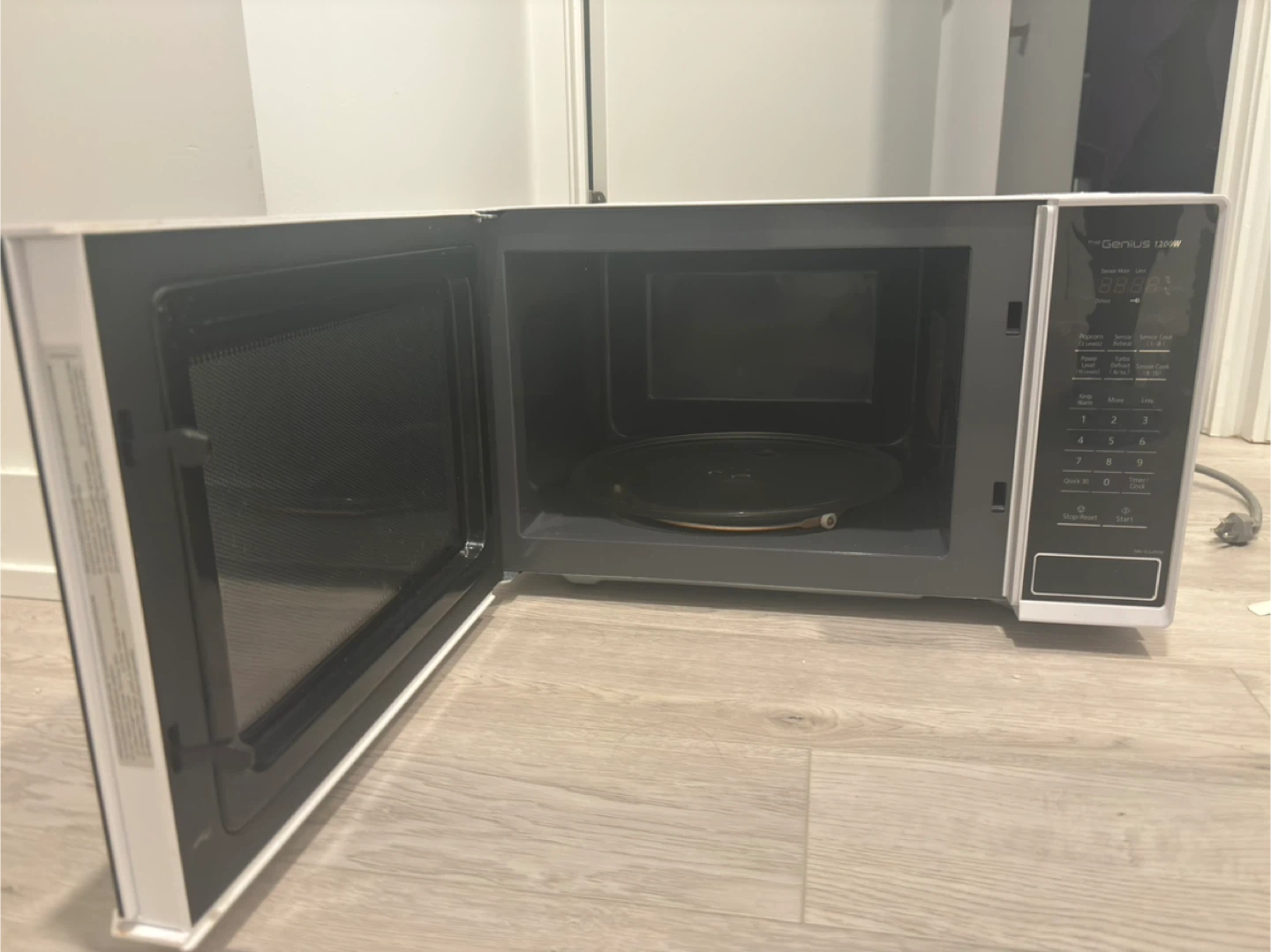 Panasonic Genius 1200W Microwave - photo 2